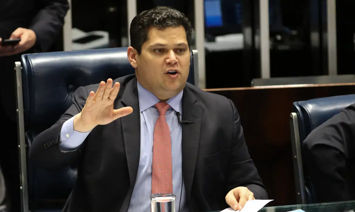 Alcolumbre diz que governo tem ‘legitimidade’ para acionar STF sobre IOF