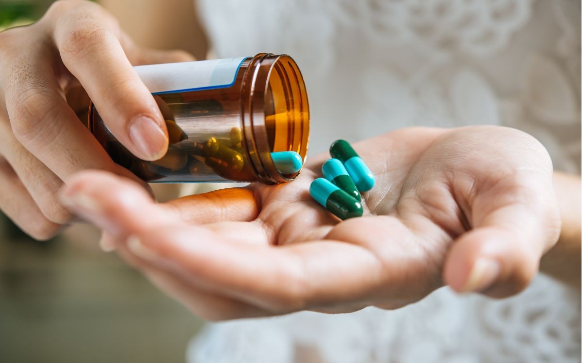 Automedicação dificulta diagnóstico de doenças mais graves, diz especialista | Clínica Dr. Marcelo Bechara