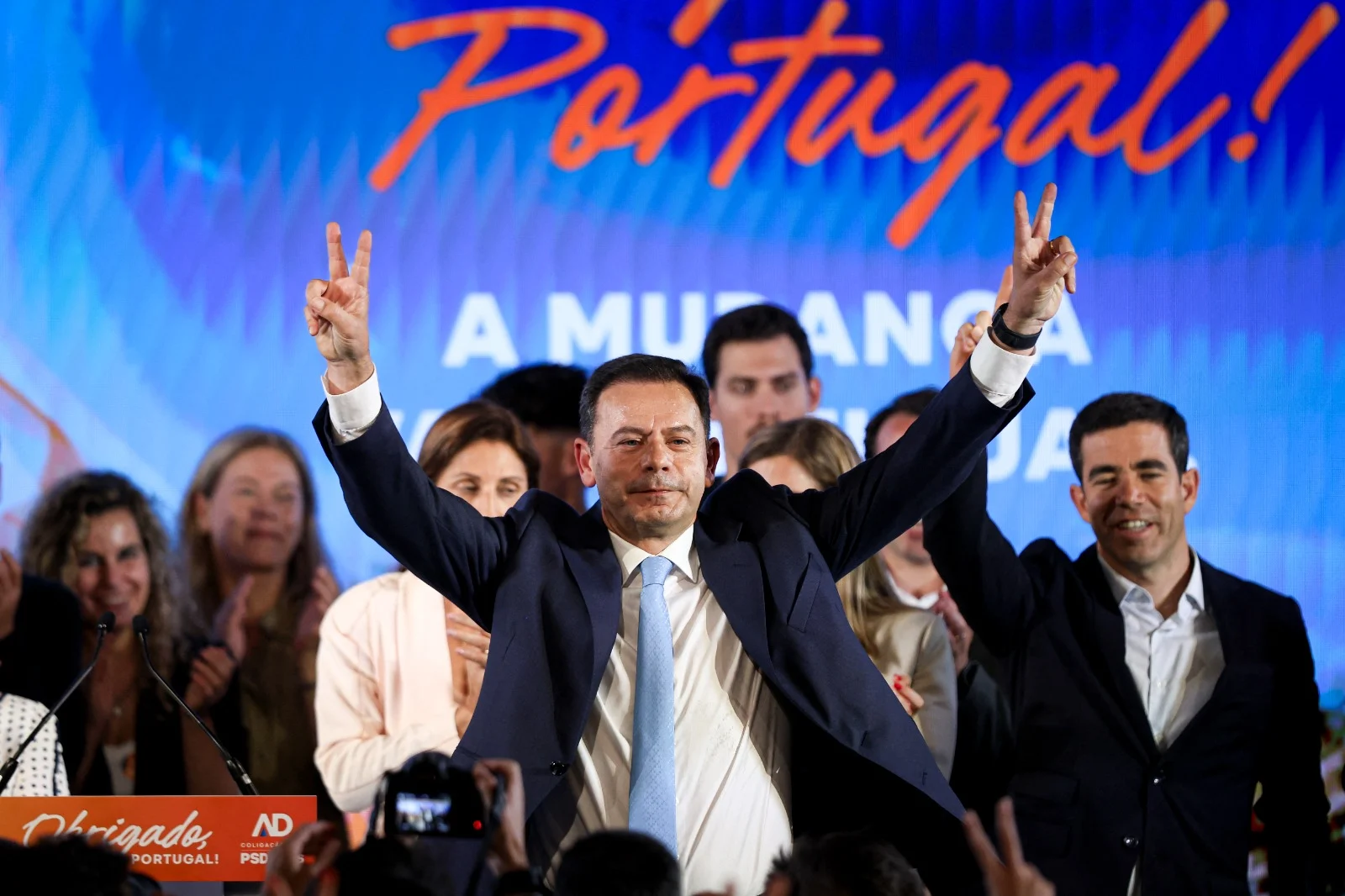 Direita tem vitória apertada nas eleições legislativas