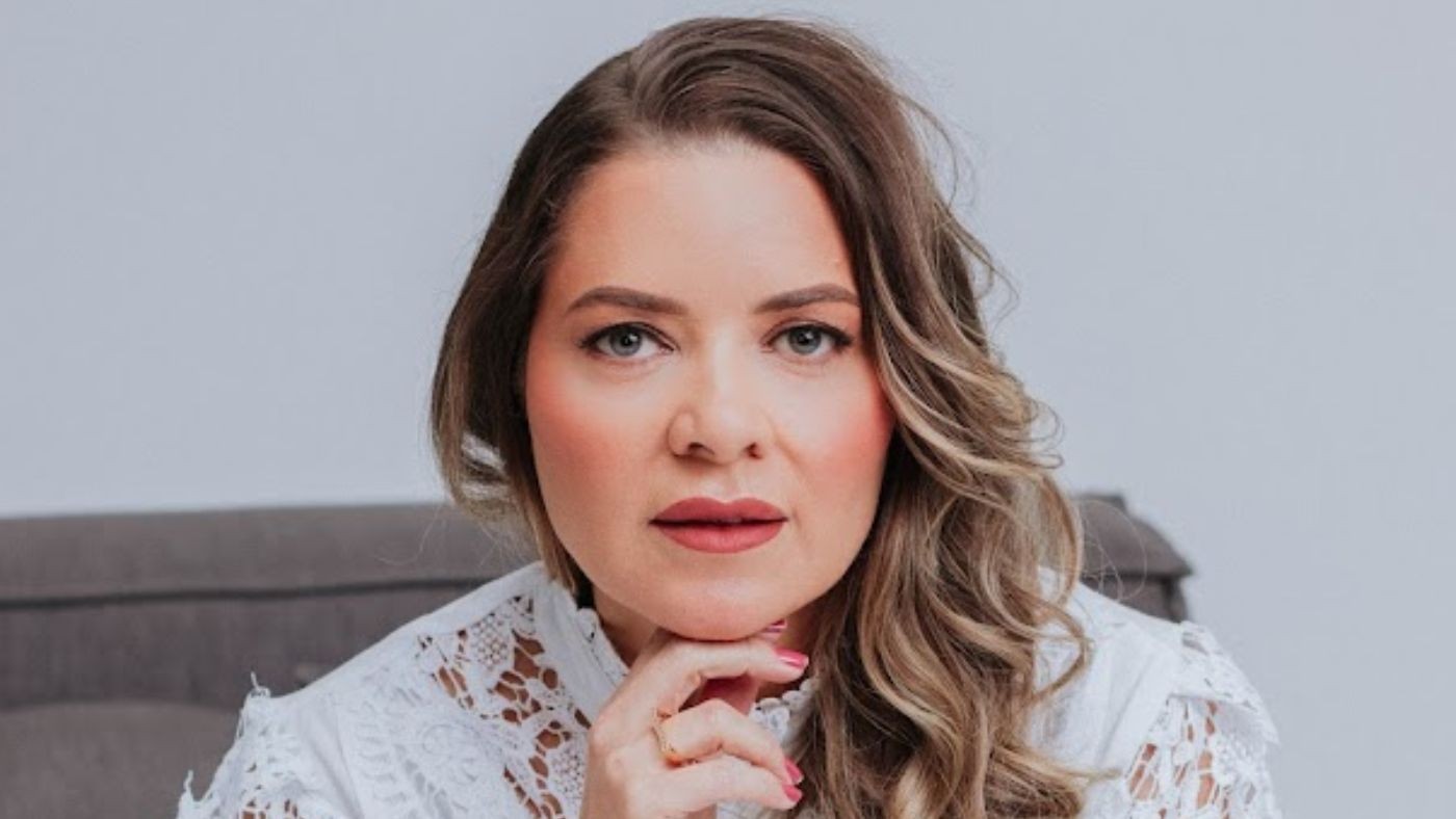 Juliana Costa: talento, ciência e beleza na odontologia estética | Clínica Juliana Costa