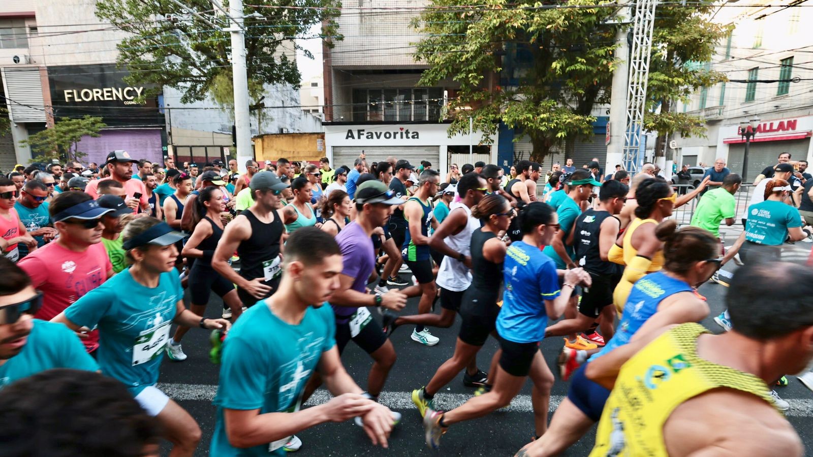 Maior prova de 10 km do país retoma trajeto tradicional e reúne quase 25 mil pessoas em Santos, SP | Santos e Região