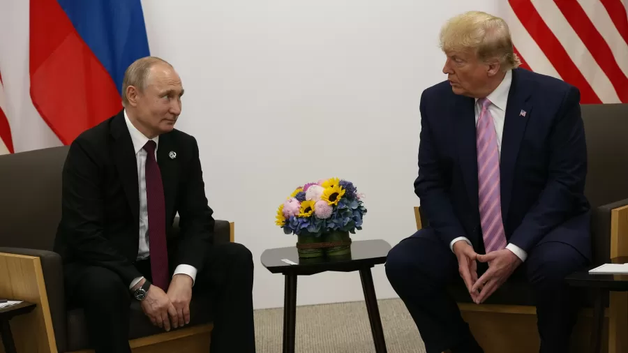 Telefonema entre Trump e Putin sobre paz na Ucrânia deverá acontecer hoje