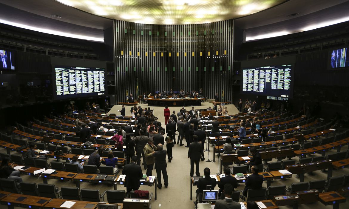 Disputa em torno do IOF define quem paga por ajuste fiscal