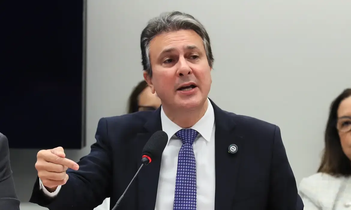 Ministro da Educação diz estudar mudança no Fundeb para atrelar repasses a desempenho