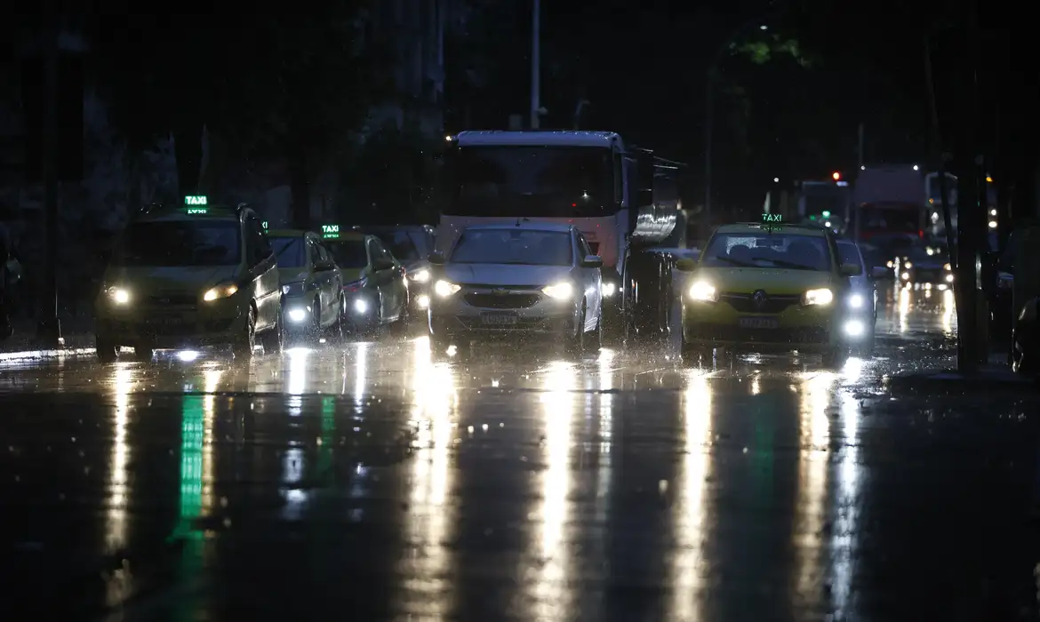 Previsão do tempo: Sul sob alerta de chuvas fortes; outras regiões têm tempo seco