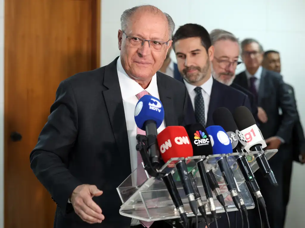 Alckmin discute tarifaço de Trump com big techs