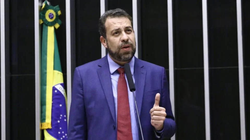 Boulos pede que PGR investigue Tarcísio por tentativa de facilitar fuga de Bolsonaro