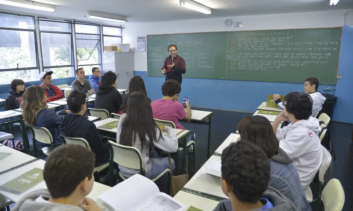 Busca ativa levou mais de 300 mil crianças e jovens de volta a escola desde 2017