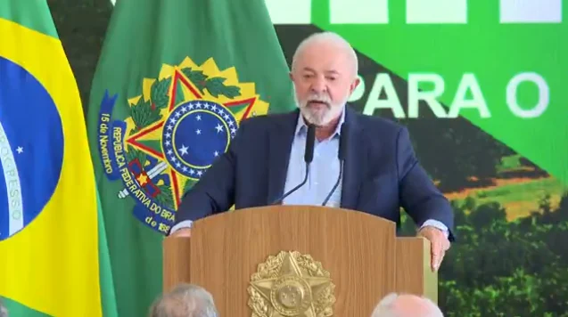 Durante evento Lula chama Bolsonaro de ‘frouxo’ e diz que ‘nunca vai pedir PIX e anistia’