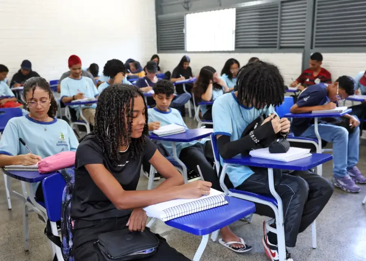 Justiça barra celetização na educação de município do RJ