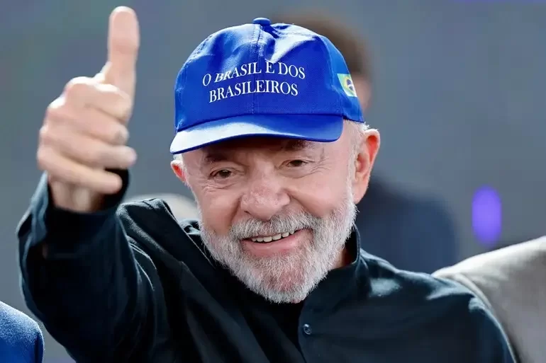 Ela não aparece na pesquisa, mas é rival mais forte de Lula