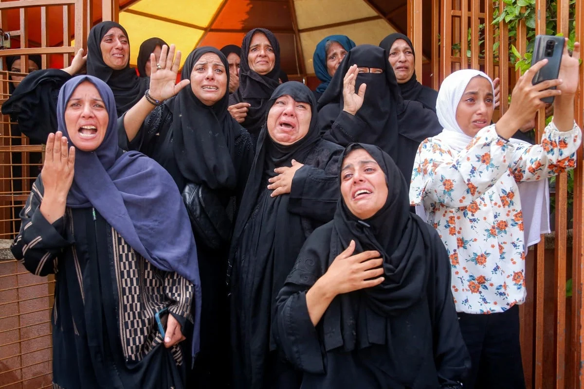 Mais de 70 pessoas em busca de comida são mortas em Gaza; Israel ordena evacuação