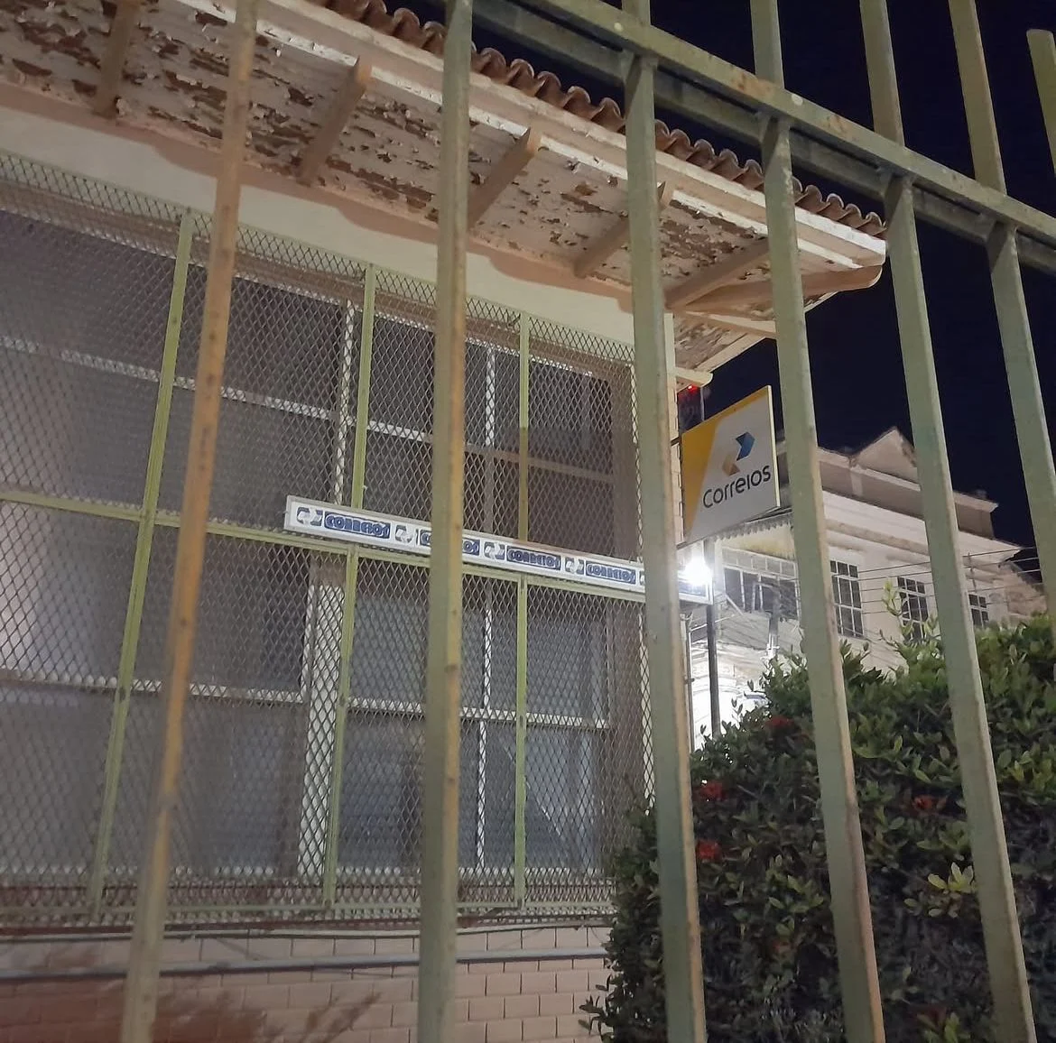 Moradores de ilha no Rio de Janeiro lutam para manter agência de Correios operante