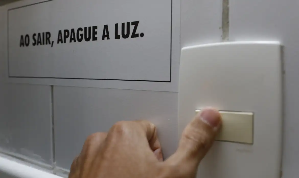 Nova tarifa social de energia elétrica passa a valer neste sábado