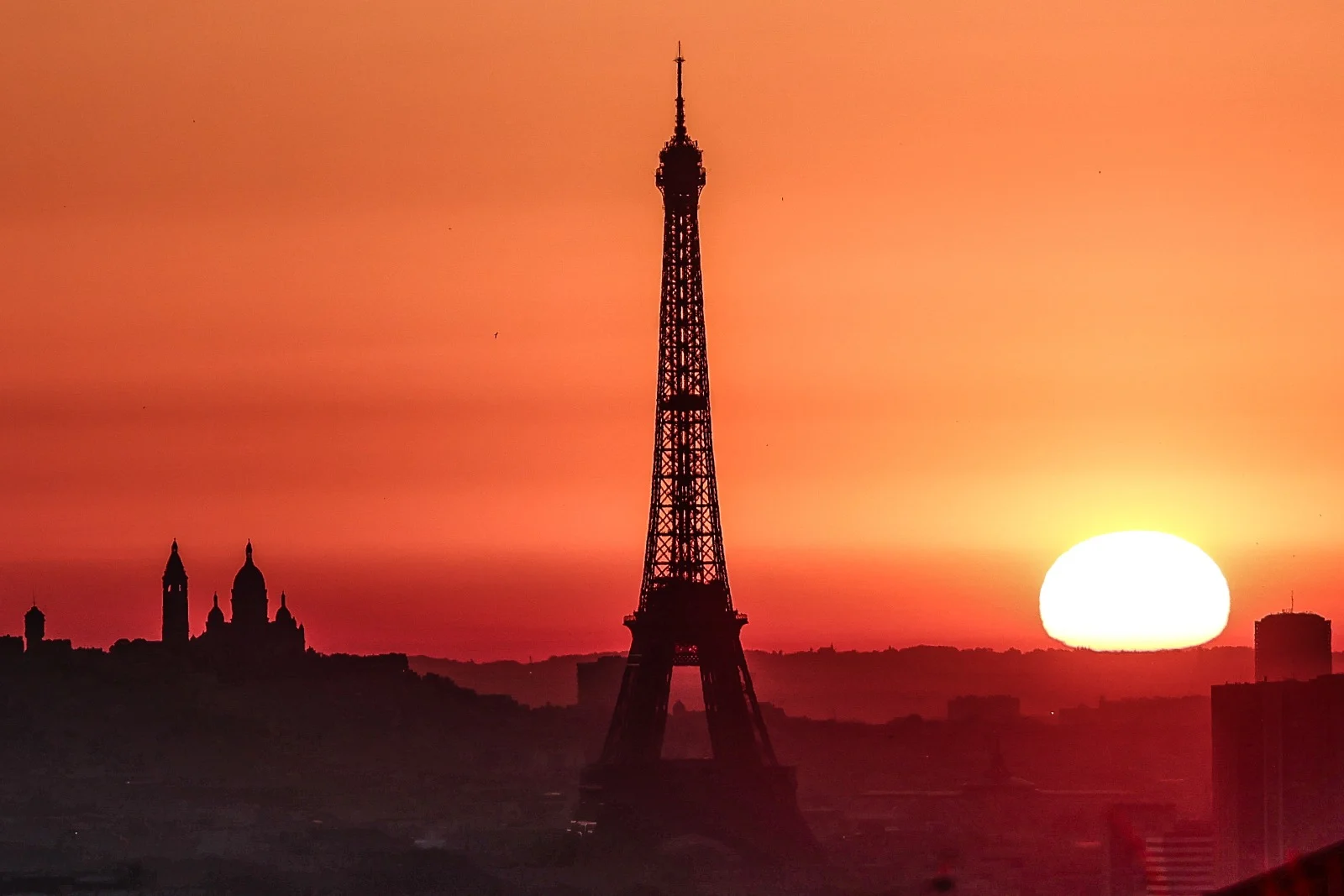 Onda de calor coloca Paris em alerta vermelho e fecha escolas na Europa