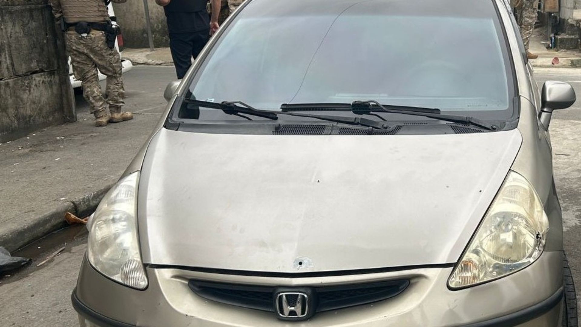Suspeito é baleado na virilha e preso após tiroteio com policiais em ponto de tráfico em Santos | Santos e Região
