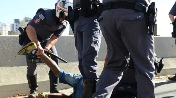 Abordagens policiais discriminatórias são inconstitucionais