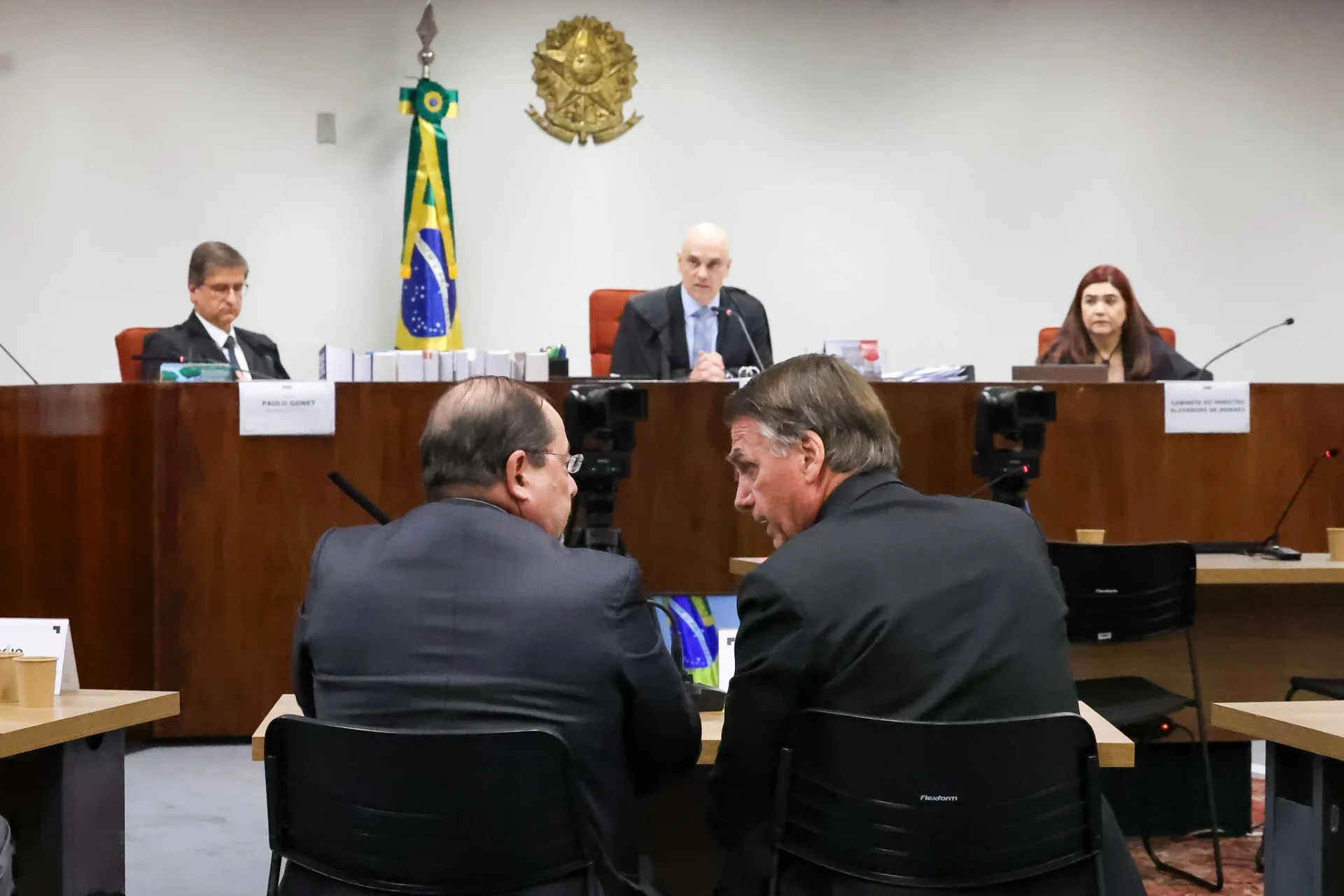 Ação penal contra Bolsonaro e mais 7 por tentativa de golpe de Estado entra na reta final