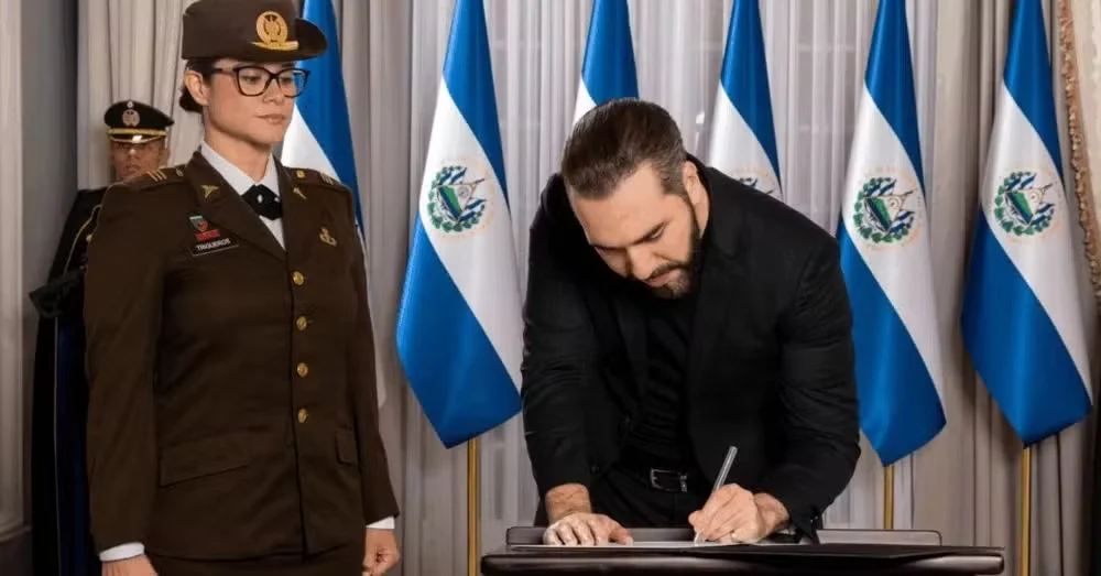 Bukele impõe ‘corte de cabelo aceitável’ e disciplina militar nas escolas