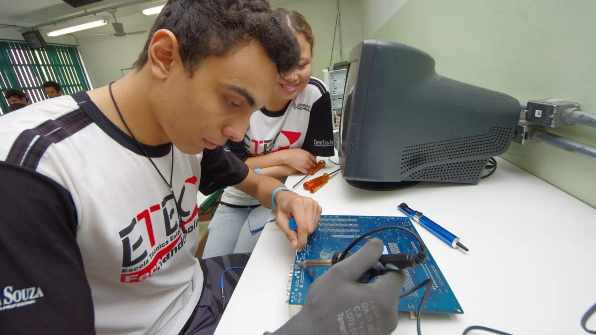 Conheça os melhores cursos técnicos para o mercado de trabalho em 2025