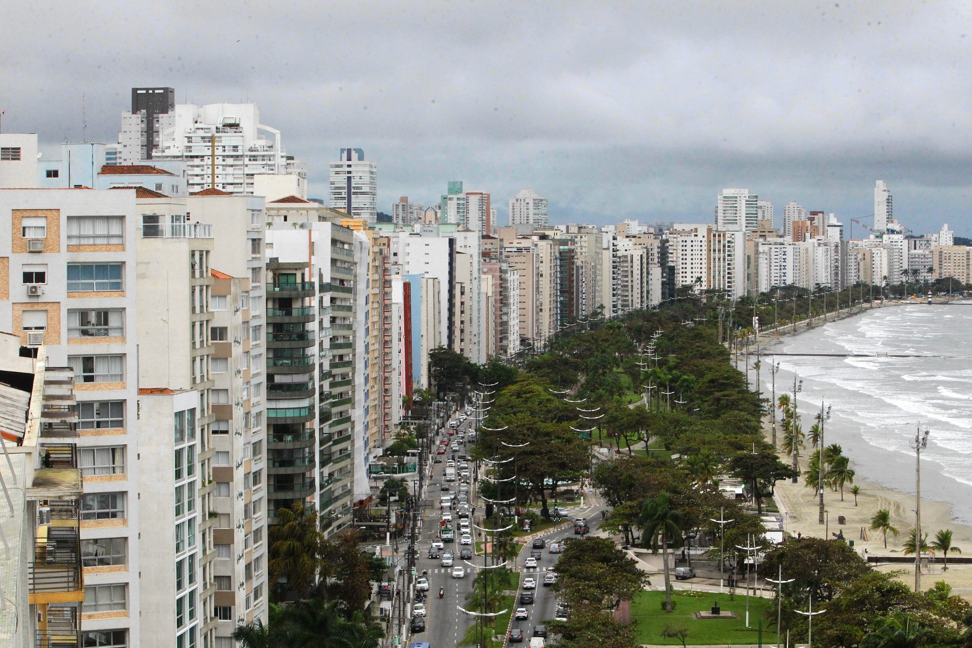 Criminoso invade apartamento de idoso em Santos e foge com dinheiro e objetos