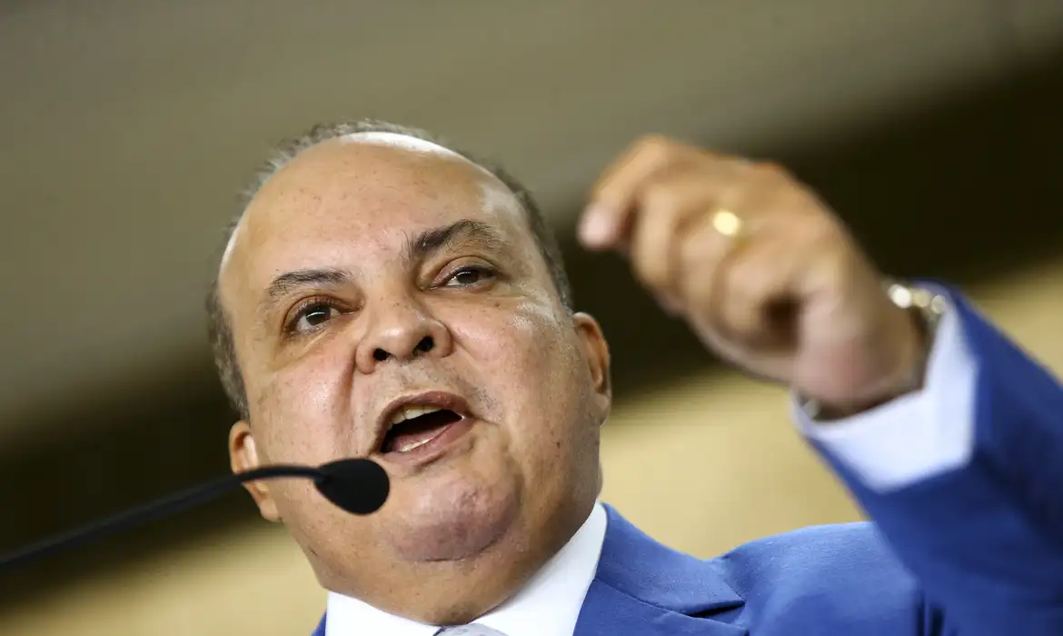 Governador do DF manda carta a Trump com crítica a Lula e defesa de diálogo