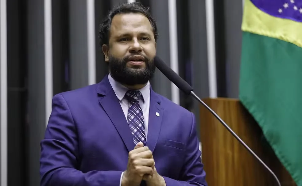 Henrique Vieira cria frente parlamentar pelo Estado Laico: ‘Pluralidade religiosa’