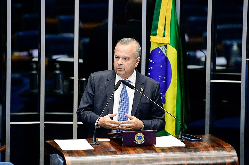 Oposição admite travar pautas de interesse nacional para impor anistia a golpistas