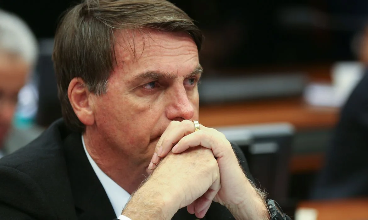 PF cobra vigilância dentro da casa de Bolsonaro e cita caso Lalau