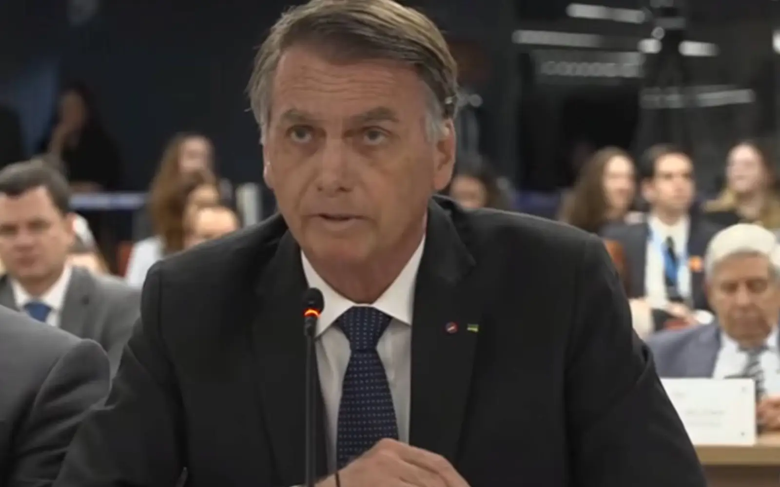 PF diz que Bolsonaro burlou STF e encaminhou 300 vídeos pelo WhatsApp