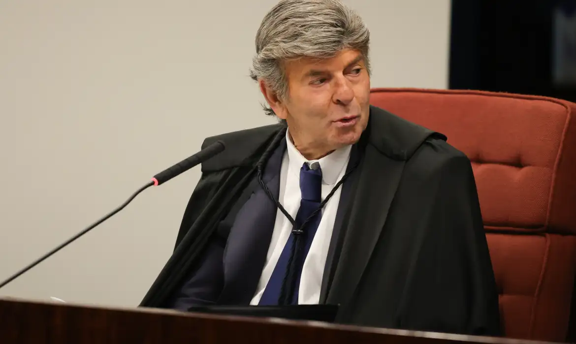 Bolsonarismo celebra voto de Fux, mas defendeu foro para proteger Flávio Bolsonaro