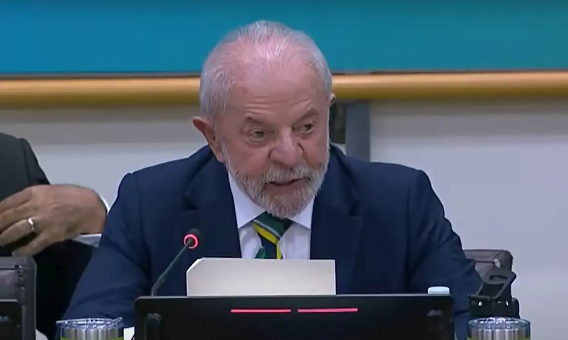 Lula relata problema em motor de avião da FAB