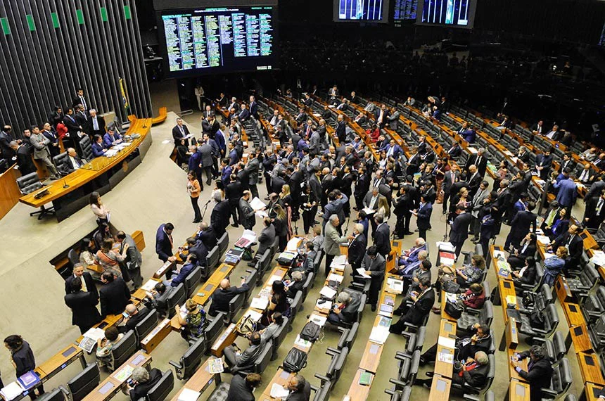 Busca da PF em apartamento de deputado faz centrão reativar pressão por PEC da blindagem