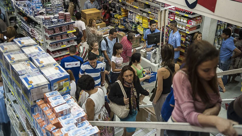 Vendas no varejo crescem 0,1% de abril para maio, diz IBGE