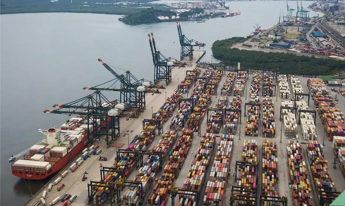 Exportações brasileiras mostram resiliência após tarifaço dos EUA
