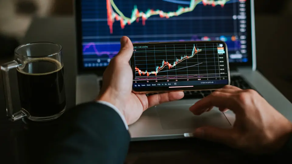 Ibovespa encerra a semana em queda após inflação dos EUA