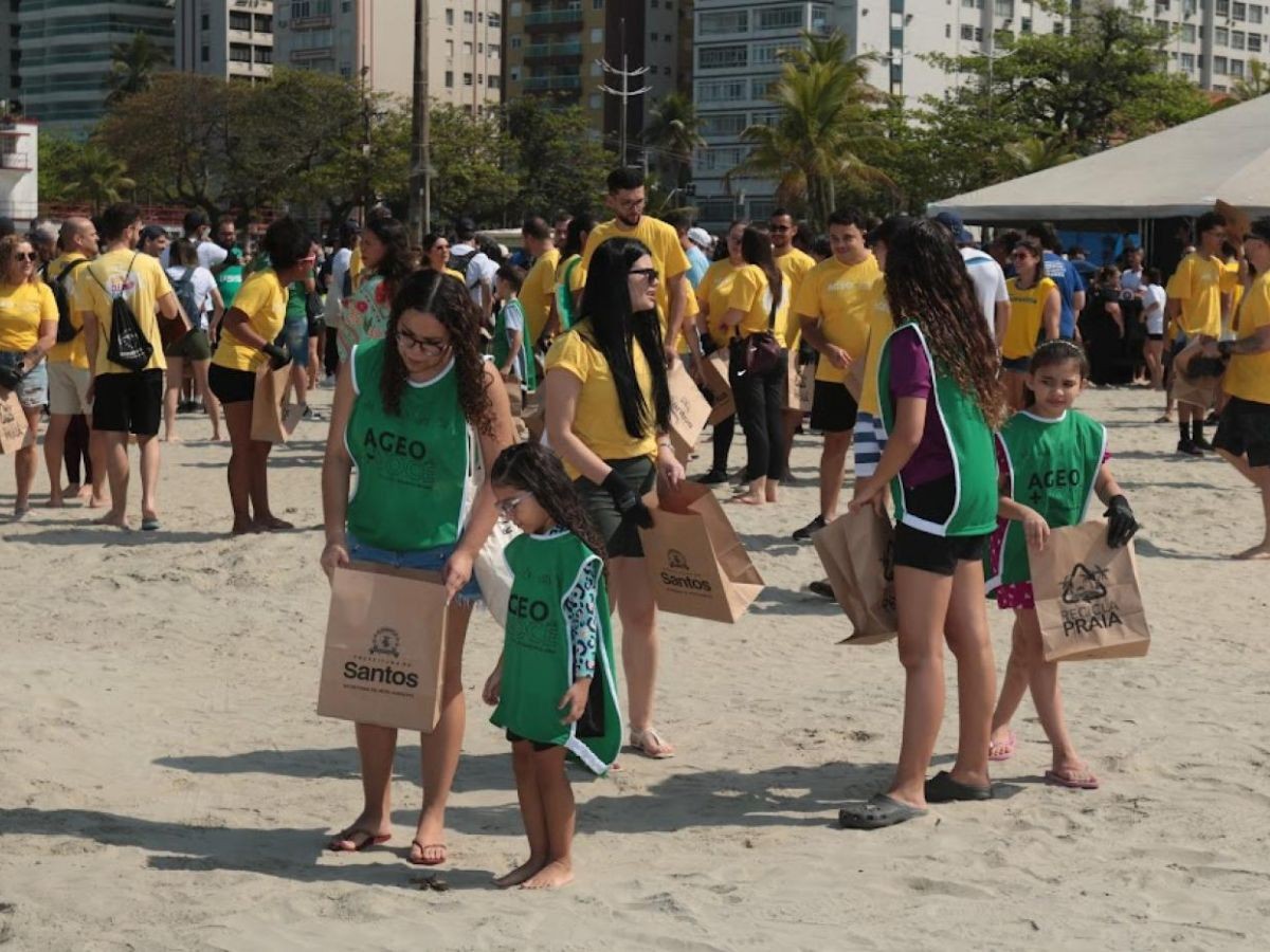 Limpeza de praias remove 27 toneladas de lixo em Santos