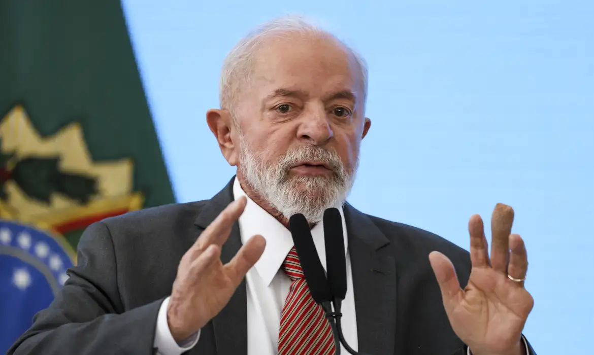 Lula critica ‘chantagem tarifária’ e pede mais integração comercial no Brics