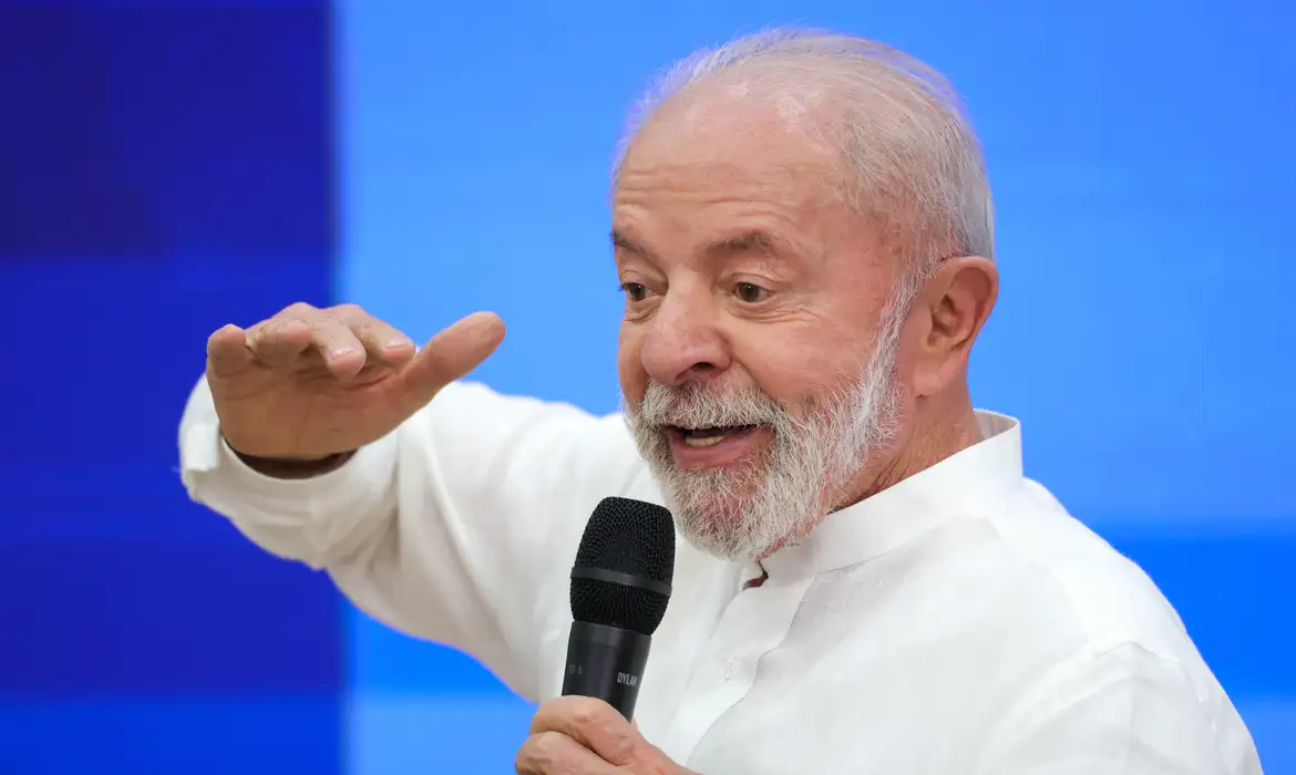Lula fala em orgulho do STF após condenação de Bolsonaro em artigo no NYT