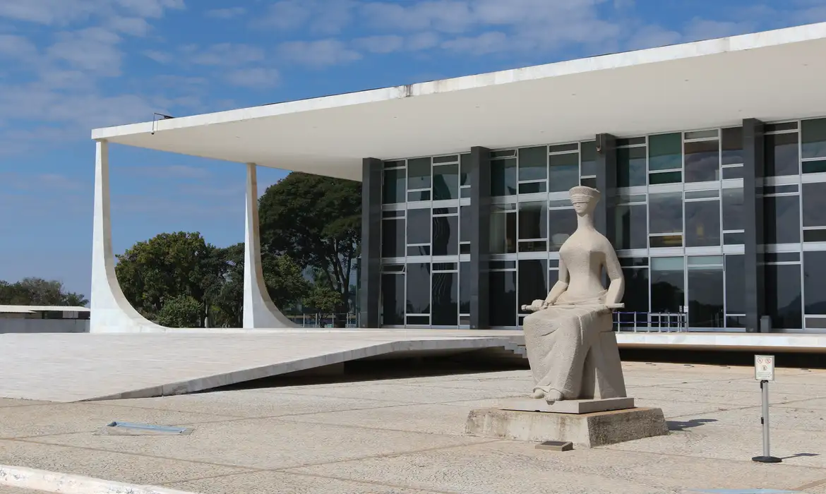 Moraes pede sessão extra para julgamento de Jair Bolsonaro no STF