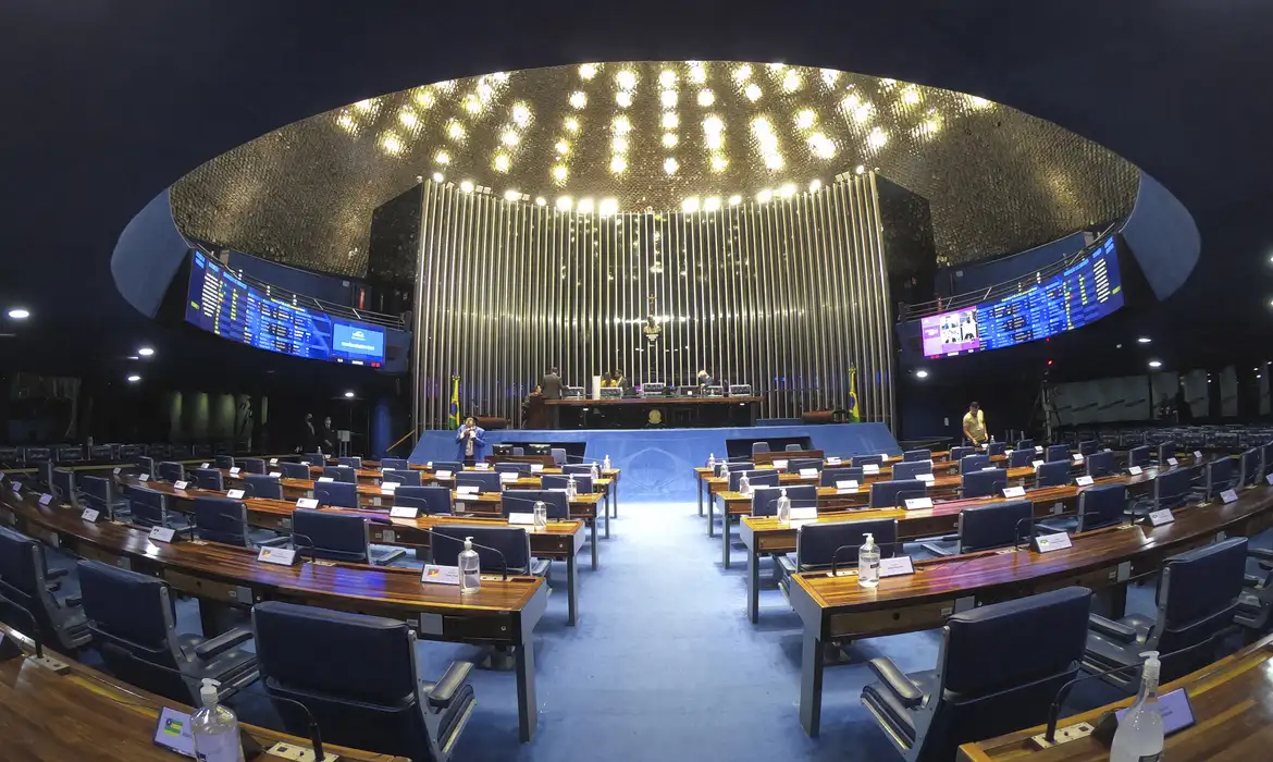 Partidos com ministérios deram quase 60% dos votos em aprovação de urgência para anistia