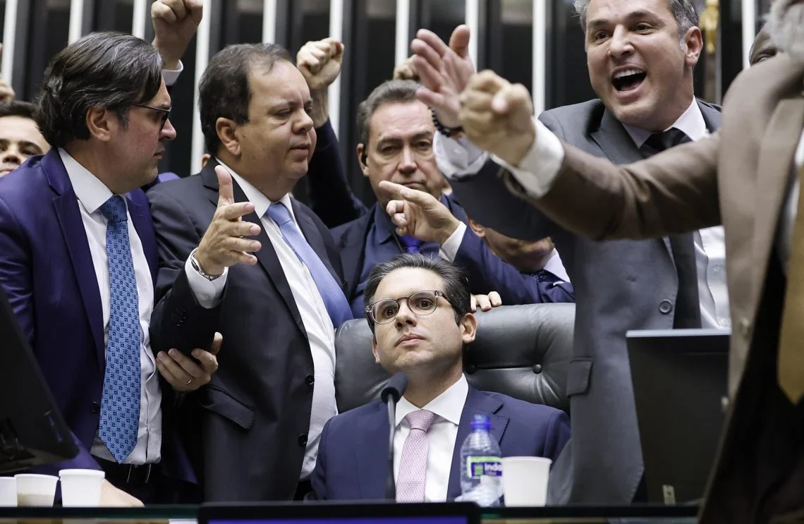 Pela PEC, parlamentares vão poder matar, roubar e estuprar sem que sejam presos ou processados