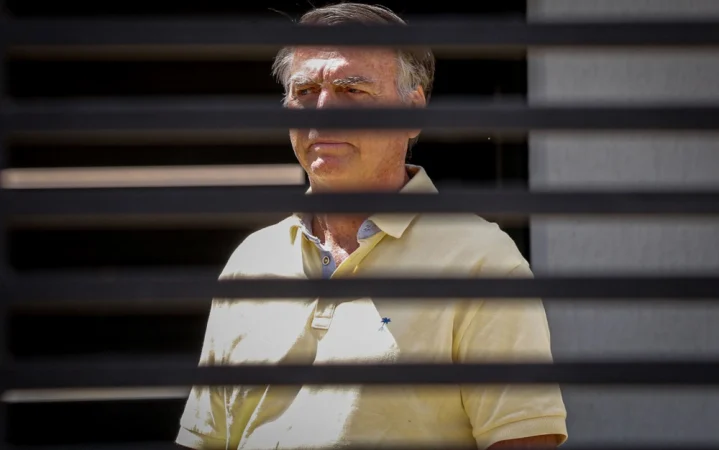 Pena de Bolsonaro deve permitir regime semiaberto a partir de 6 anos de prisão