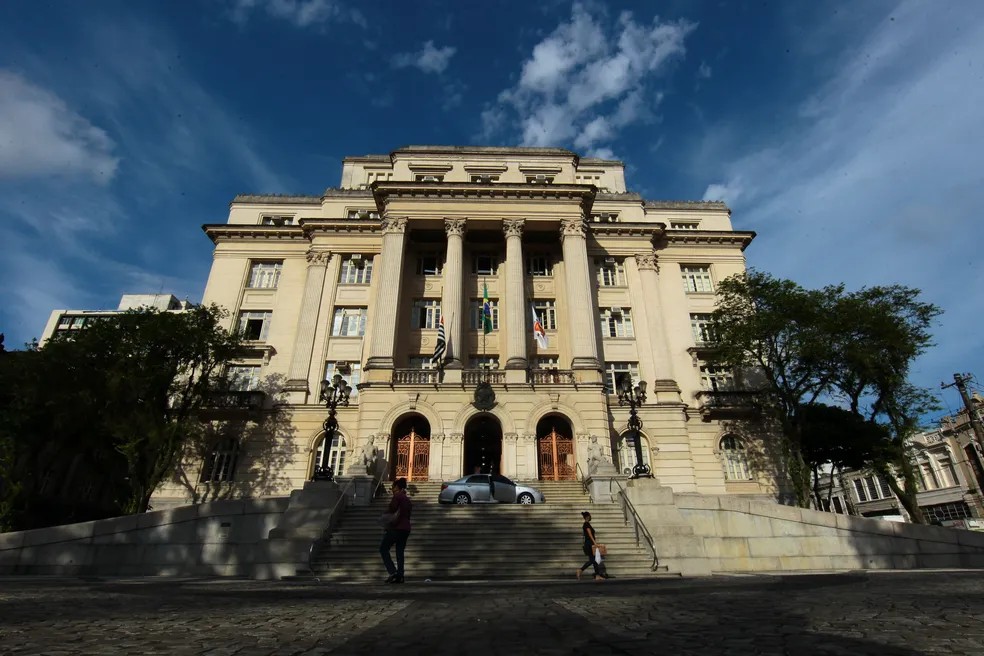 Prefeitura de Santos abre concurso público com salários de até R$ 3,8 mil; veja