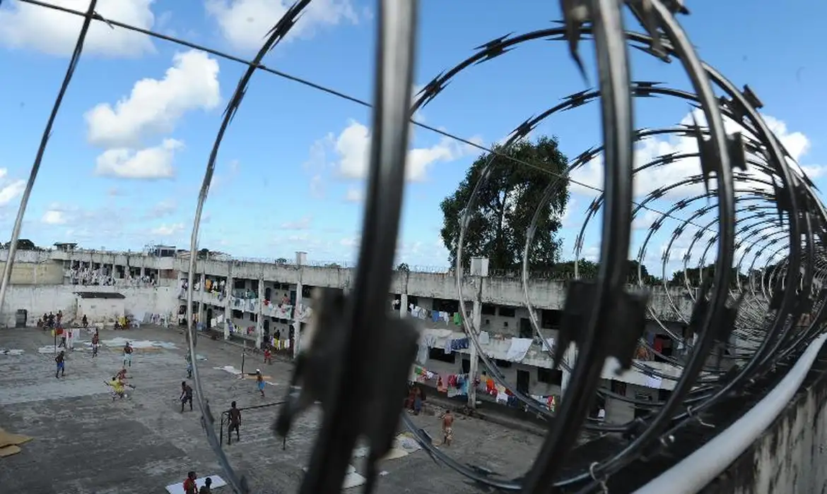 Presídios do Rio de Janeiro terão equipamentos para bloquear sinal de celular