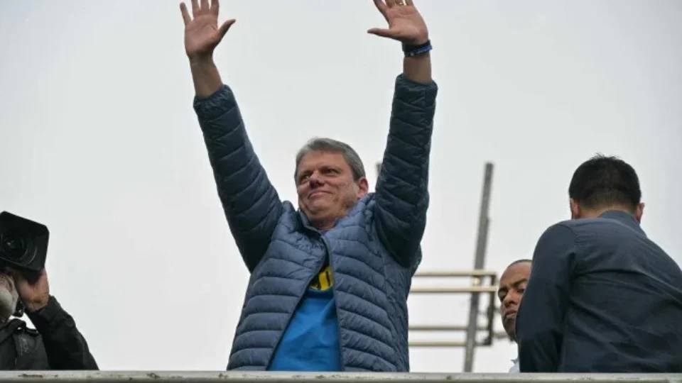 Tarcísio pede encontro com Bolsonaro nesta terça em meio à pressão por anistia