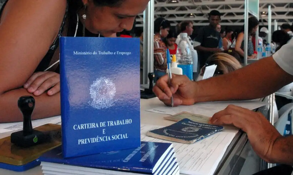 Desemprego fica em 5,6% em setembro e repete a menor taxa desde 2012
