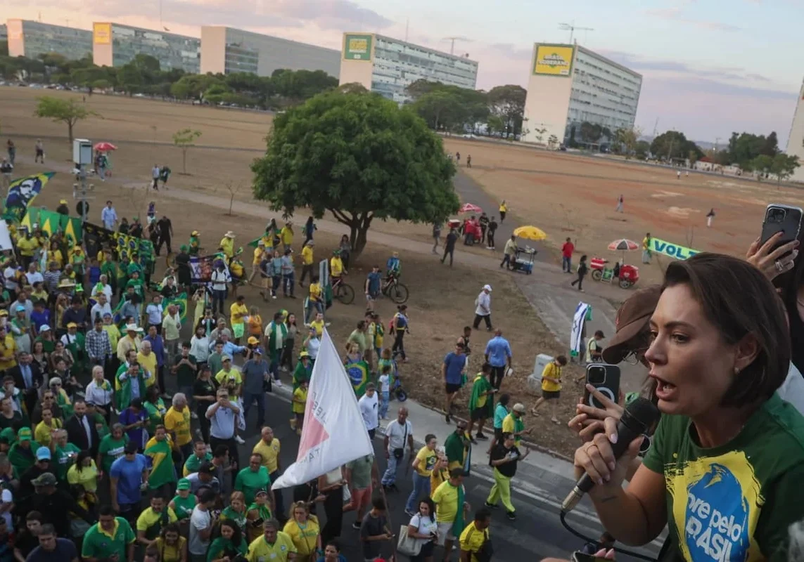 Ato em defesa da anistia reúne poucos manifestantes e pauta não tem previsão de retorno