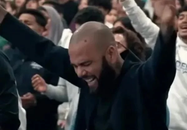 Daniel Alves prega em culto evangélico e diz ter feito ‘pacto com Deus’