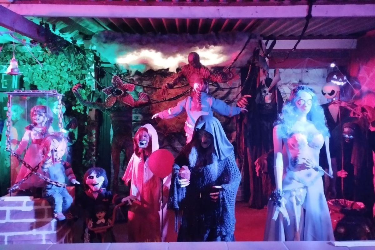 Família cria 'Casa Monstro' com decoração de terror e imóvel vira ponto turístico de Halloween no litoral de SP